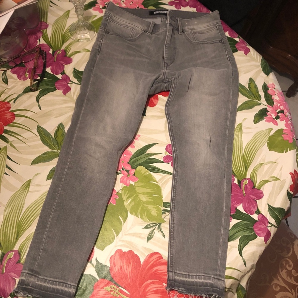 Gray express denim perfect jeans size 4 short